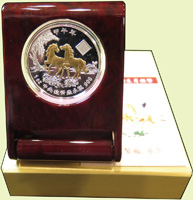 吐瓦魯(TUVALU)2014年中央造幣廠代鑄馬年1盎司精鑄鍍金版銀幣,發行量47500枚,原盒裝.證書,PROOF(Page 33)