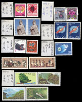 新中國近期郵品一組,總面值共計RMB$2798.89元,包括:(1)新票134套,新散票3枚,舊散票46枚,小全張新票3枚,小本票2本,紀念張2枚,套票含:J68,J103,J105,J162,T79,T112,T115,T116,T124,T138,T146,T161,1992-1,1992-12,1992-14,1993-1~3,1993-5~10,1993-12~16,1994-1~9,1994-11,1994-12,1995-1,1995-3,1996-1~4,1996-6~10,1996-12等等,多重複;小全張有:T116m,1993-7m,1993-13m;小本票:2008戊子年,曹沖稱象;(2)年冊:1997年(無評選紀念張),1998年(無評選紀念張),1999年,2000年,2001年,2006年,2007年,2008年(無念紀念張),2009年,2010年,2011年,2015年;專冊:2014年珍藏冊,2015年定制版,2016年套票珍藏冊,2016年定制版,第29屆奧林匹克運動會紀念專輯,動的北京,均含票.型張;另贈澳門及俄國小全張各1枚;以上品種豐富,品相混合,部份微黃斑,VF-F;歡迎親臨檢視或網上瀏覽