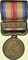 日本昭和15年(1940年)支那事變從軍記章,附原盒,美品 註:台籍日本兵(軍伕)於二次大戰期間被當時日本政府徵調至中國戰區,歷盡生死交關,最後僥倖活命返回台灣的極少數台籍日本兵(軍伕),也多數因戰事而傷殘。而<勳八等>則是當時日本政府所頒給這批極少數的台籍日本兵(軍伕)的勳章位階,每位均配有當時日本政府於昭和15年4月29日所頒授的所謂『支那事變從軍紀章』及『支那事變從軍紀章之證』與日本賞勳局之『軍恤金之證』,並造冊登於上奏原簿。(Page 30)