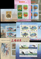 2000~2002年台灣樣票20套,小全張樣票7枚,常用添印樣票4枚,不重複,包括:第十任總統.副總統就職紀念小全張.火象星座.中華民國建國九十年紀念.第三十四屆世界盃棒球錦標賽小全張.水象星座.布袋戲.國防醫學院建院百年紀念.于斌誕生百年紀念小全張.中國寓言.風箏.清雍正琺瑯彩瓷.鯨豚小全張.台灣近代畫作.三國演義(第二輯)小全張.雪山.三輪馬.羊小全張.結緣郵票等等;以上均原膠VF,附集郵報導