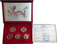 台灣銀行2000年迎接千禧龍年1/2盎司紀念銀幣2套,原裝盒.證書,UNC,附收據1張;(台銀每套售價NT$750元),另贈千禧龍年紀念10元鎳幣5枚,盒裝