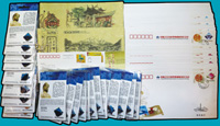 新中國集郵品一組共94件,包括:(1)2009年兩岸郵學研討會郵資片8片,均銷紀戳;(2)2009世界集郵展覽紀念封41封,均貼票銷戳;(3)飛帆收藏交易網郵資片全新2片;(4)麗江市郵政局發行東巴紙風景明信片-麗江古城.茶馬古道各1組共20片,均未使用;(5)2009世界集郵展覽展徽別章23件相同,新品