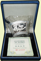 中國人民銀行2004年甲申猴年10元1盎司扇形普制紀念銀幣,發行量66000枚,盒裝.證書,UNC(Page 19)