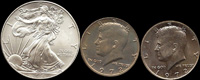 美國(AMERICA)錢幣3枚,包括:(1)2014年鷹揚ONE DOLLAR銀幣,UNC;(2)1972年甘迺迪HALF DOLLAR鎳幣2枚,AU-UNC