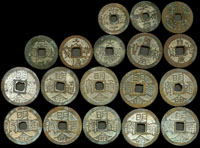 安南早期錢幣共18枚,包括:手類錢安法手8枚:天符元寶.乾符元寶.大和通寶.治平聖寶.紹符元寶.安法元寶.元豐通寶.聖宋元寶;天命通寶:單點通5枚,雙點通5枚,VF-XF