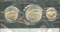 美國錢幣25枚,包括:(1)艾森豪像ONE DOLLAR鎳幣18枚,含:1971年3枚,1972年10枚,1974年5枚,XF;(2)1976年建國200年紀念銀幣3枚乙套,原塑膜未拆,UNC;(3)1971年甘迺迪像 HALF DOLLAR鎳幣1枚,1976年建國200年HALF DOLLAR及QUARTER DOLLAR鎳幣各1枚,1979年蘇珊·安東尼像ONE DOLLAR鎳幣1枚,XF