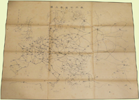 複刻版地圖6張:(1)中央歐羅巴地形圖(66*77cm),附要塞配置;(2)獨佛(德.法)國境圖(93*68cm);(3)墺塞(奧地利.塞爾維)國境圖(84*87.6cm);(4)露墺(奧地利.俄羅斯)國境圖其一(60*88cm),其二(90*60cm);(5)歐州列強配兵圖(47*62cm)(Page 129)