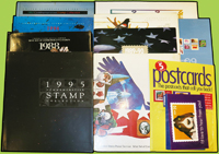 各國郵品:(1)美國新票年度冊6本,含:1987年.1988年.1992年.1994年.1995年.1996年各1本,少數背淡黃,VF-F;(2)加拿大2009年新票年度冊1本,VF;(3)美國1989~1990年紀念封片專冊1本,內含:郵資片23片.郵資封8封.郵簡1件.新票39枚,VF-F;(4)美國明信片5片,未使用;(5)美國1977年紀念郵摺1本,內有新票26枚,均黏貼於卡紙上,F-VF,歡迎至官網瀏覽全貌;總重約6公斤