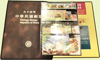 台灣2004年全年度精裝年度冊,2005年三孔精裝年度冊各1本,共2本,均含郵票.型張,總面值共計NT$1683元,VF;總重約1990公克(Page 200)