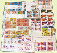 香港1992~1994年4方連套票15組,共60套新票,均帶邊紙或過橋邊紙,包括:癸酉雞.甲戌狗(約1~2齒淡黃).集郵各2組,祝福4組(齒緣淡黃),夏季奧運會.金魚.女皇加冕40周年.科學與科技.英聯邦運動會各1組,除註明外,其餘VF(Page 235)