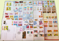 香港郵品一組:(1)1983~1996年套票首日封79封,包括:癸酉雞年8封.甲戌狗年3封.夏季奧運會開幕8封.英聯邦運動會12封.中國弦樂器6封.皇家香港警察150周年7封.中國的傳統節日4封.女皇加冕40周年2封.科學與科技4封.集郵3封.香港影星2封.香港郵政署150周年3封.中國戲劇2封.金魚2封.香港電力100年2封.珊瑚1封.聯合國世界環境日1封.香港之夜1封.國際美食在香江1封.聖誕節1封等等,品種豐富;(2)1994年韓國世展紀念封15封,1993年寶蓮寺開光紀念封2封,1992年哥倫布世界郵票博覽會紀念封3封,1983年英聯邦日紀念封1封,均貼票銷首日戳;(3)1992年奧運原圖片乙套5片全,票貼格式片銷首日紀戳(Page 235)