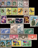 台灣1955~1997年成套舊票355套,整理整齊於黑卡中,無常用票,重點內容有:蔣總統像影寫版.母教.臺灣昆蟲(47年版).臺灣花卉(47.53年版).保衛金馬.體育(49年版).前十八寶.臺灣風景(50.56年版).工業建設(50.53年版).臉譜.臺灣水果(53年版).蔣夫人玉照.臺灣魚類.民俗(55年版).蔣總統玉照(55年版).中國詩人.臺灣手工藝產品.臺灣鳥類(56年版).故宮古物(57.58.59年版).一輪雞.牛.宋瓷.明瓷.歲寒三友.蔣夫人山水畫(二.三).古代雕漆器(66.67年版).中國書法藝術.唐詩.宋詞.元曲.詩經.宋人十八學士.溥心畬畫.楚辭等等,多數不重複;另銷戳小全張6枚,不成套舊票305枚,其中含帝王8角.西螺大橋5元.一版飛雁1元各1枚,品像混合,F-VF,歡迎至官網瀏覽全貌(Page 53)
