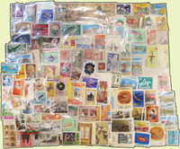 台灣中早期新票100套,部分帶邊紙,重點包括有:蔣總統像影寫版.故宮古畫(一).體育(49年版).臺灣昆蟲(47年版).臺灣花卉(47年版).中國書法藝術.台灣貝殼.詩經.歲寒三友.中華婦女反共抗俄聯合會十週年.實施耕者有其田十週年.宋人十八學士圖.臺灣省橫貫公路開工週年.雷虎特技航空.美國艾森豪總統蒞華訪問紀念.一版莒光樓.蔣公勳業.招商局八十五週年.蔣夫人畫(一).(二).凸版地圖.母教.臺灣省橫貫路通車.世界人權宣言十週年.中國農村復興聯合委員會十週年.扇面古畫(五)等等,品種豐富,品像混合,或有重複,部分背淡黃,VF-F,歡迎至官網瀏覽全貌