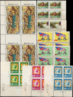 台灣中早期新票方連26組,共104套,重點內容有:雷虎特技航空.中華婦女反共抗俄聯合會十週年紀念.臺灣花卉(47年版).臺灣昆蟲(47年版).紅十字會百週年.電信八十週年.體育(51年版背銷紀戳).保衛金馬.第40屆國際合作節.曾文水庫.中國民間故事(59.60.67.69.71年版)等,品像混合,多數背黃,F-VF,歡迎至官網瀏覽全貌