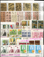 台灣中期套票雙連28組,共56套新票,均帶邊紙或雙邊紙,重點內容包括有:松竹圖古畫.書法藝術.國父百年誕辰紀念(背面銷飄帶戳).好人好事運動(正面邊紙銷飄帶戳).于右任(正面邊紙銷飄帶戳).鄭成功復臺三百週年(正面邊紙銷飄帶戳).國際合作年(正背面邊紙銷飄帶戳).蔣總統逝世週年紀念.臺灣鳥類(68年版).中非技術合作.陸軍軍官學校建校五十週年紀念.中華民國青年、青少年、少年棒球隊榮獲世界三冠軍紀念.國父紀念館等,品像混合,或有重複,少數齒淡黃或局部淡斑,VF-F,歡迎至官網瀏覽全貌