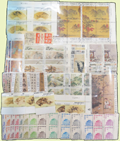 台灣中期郵票雙連6組,單套7套,共19套新票,包括有:(1)雙連:唐詩.宋詞.元曲.宋人羅漢圖.明仇英山水畫.三版莒光樓;(2)單套:人物圖.書法藝術.嬰戲圖.文字源流.扇面古畫-摺扇(62年版)各1套,扇面古畫-摺扇(64年版)2套;以上品像混合,少數背面齒緣淡黃,VF-F,歡迎至官網瀏覽全貌
